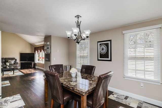 86 Cranesbill Rd, Taunton, MA 02780