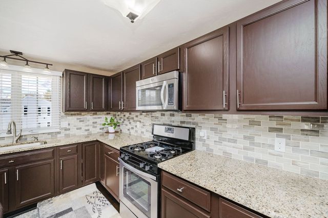 86 Cranesbill Rd, Taunton, MA 02780