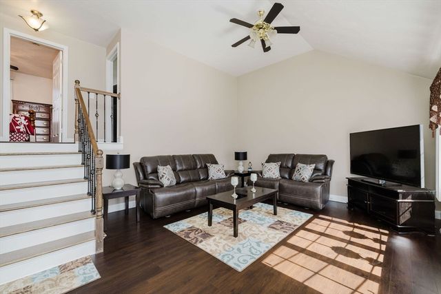 86 Cranesbill Rd, Taunton, MA 02780