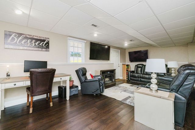 86 Cranesbill Rd, Taunton, MA 02780