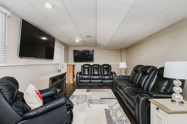 86 Cranesbill Rd, Taunton, MA 02780