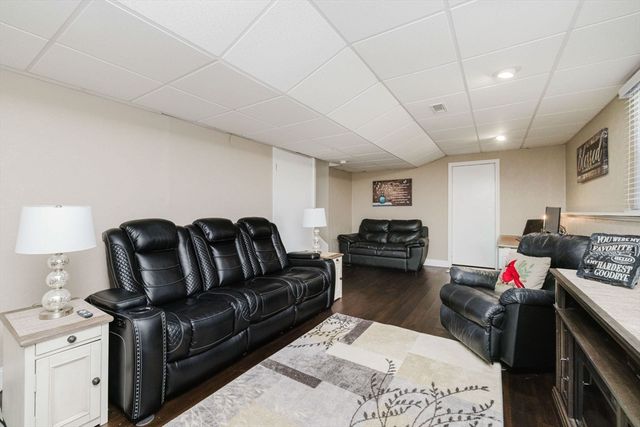 86 Cranesbill Rd, Taunton, MA 02780