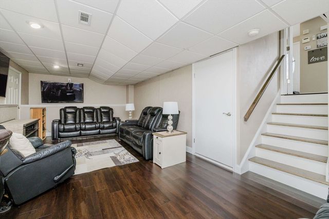 86 Cranesbill Rd, Taunton, MA 02780