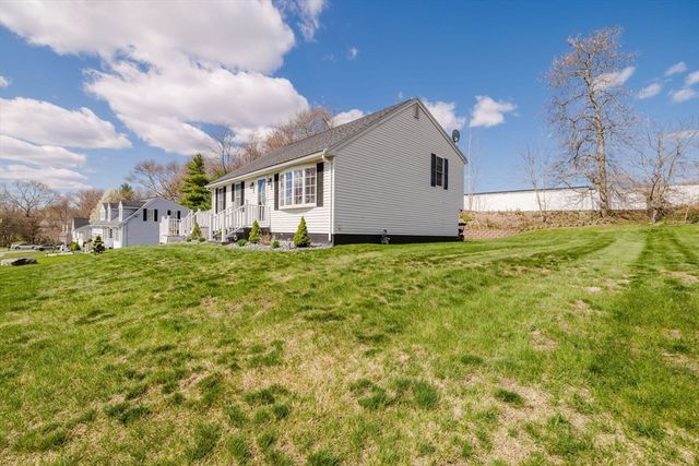 86 Cranesbill Rd, Taunton, MA 02780