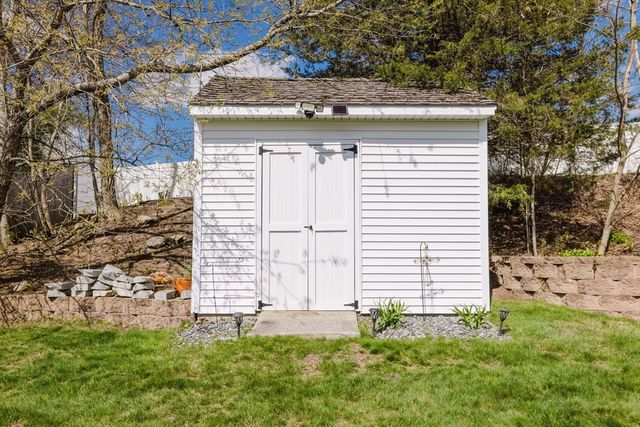 86 Cranesbill Rd, Taunton, MA 02780