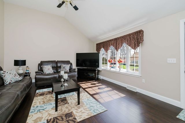 86 Cranesbill Rd, Taunton, MA 02780