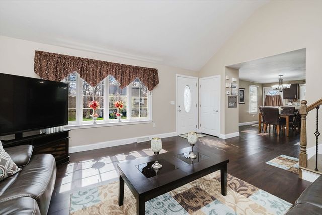 86 Cranesbill Rd, Taunton, MA 02780