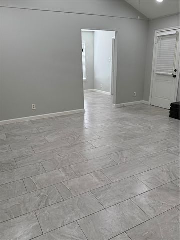 9002 Roos, Houston, TX 77036