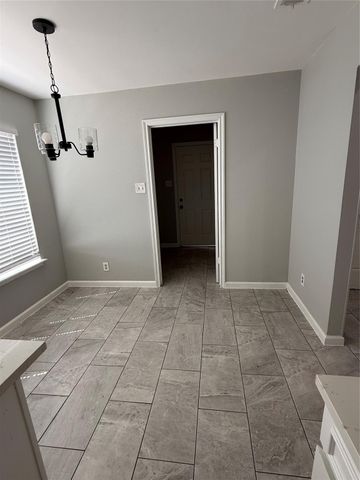 9002 Roos, Houston, TX 77036
