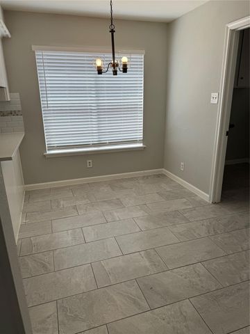 9002 Roos, Houston, TX 77036