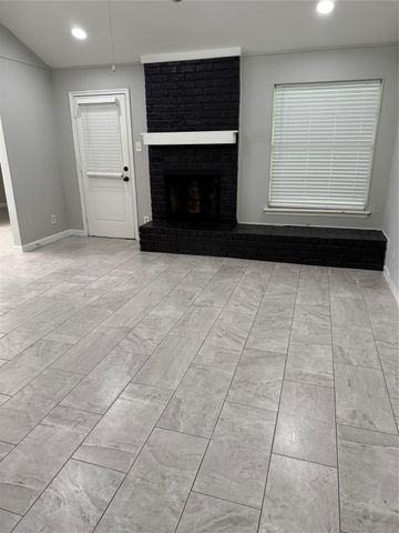 9002 Roos, Houston, TX 77036