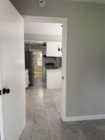 9002 Roos, Houston, TX 77036