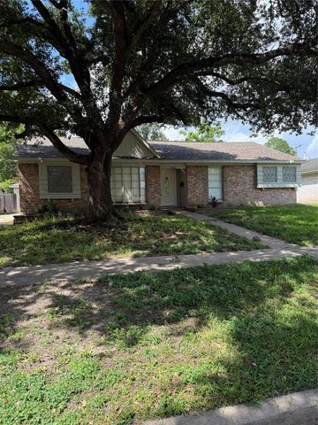 9002 Roos, Houston, TX 77036