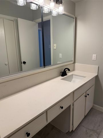 9002 Roos, Houston, TX 77036