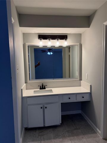9002 Roos, Houston, TX 77036