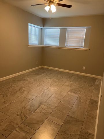 9002 Roos, Houston, TX 77036