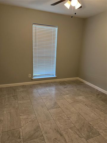 9002 Roos, Houston, TX 77036