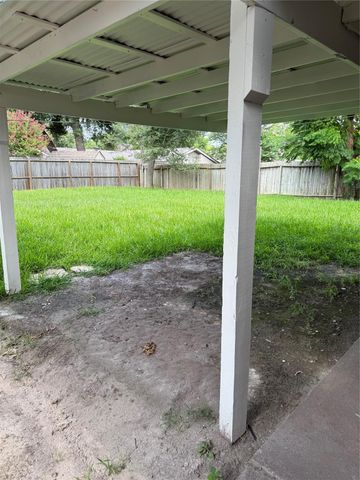 9002 Roos, Houston, TX 77036