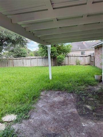 9002 Roos, Houston, TX 77036