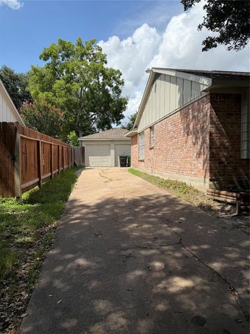 9002 Roos, Houston, TX 77036