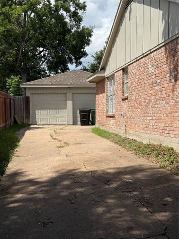 9002 Roos, Houston, TX 77036