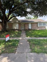 9002 Roos, Houston, TX 77036