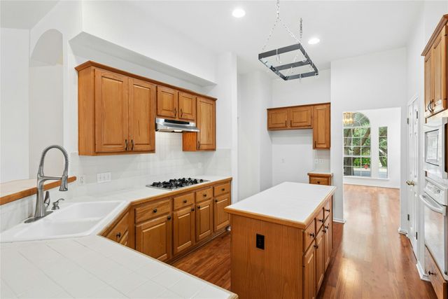 1421 Hargis CRK, Austin, TX 78717