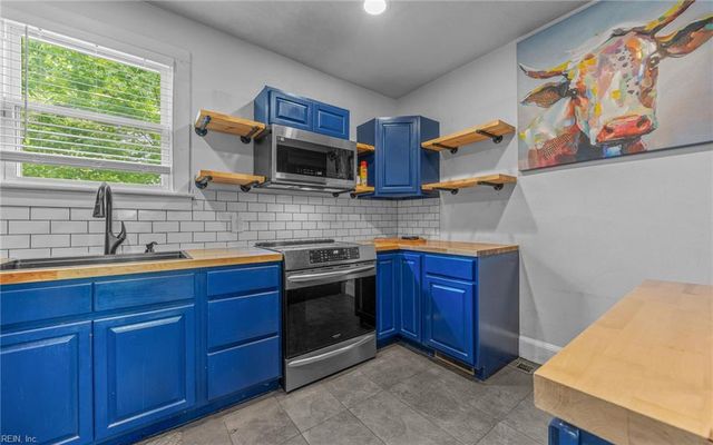 4020 Greenway CT W, Portsmouth, VA 23707