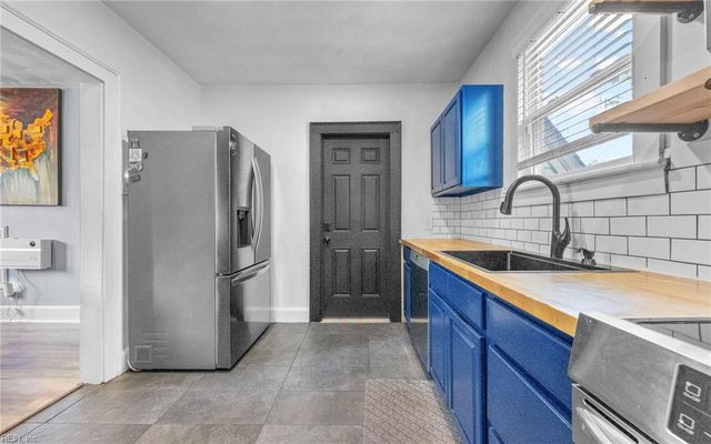 4020 Greenway CT W, Portsmouth, VA 23707