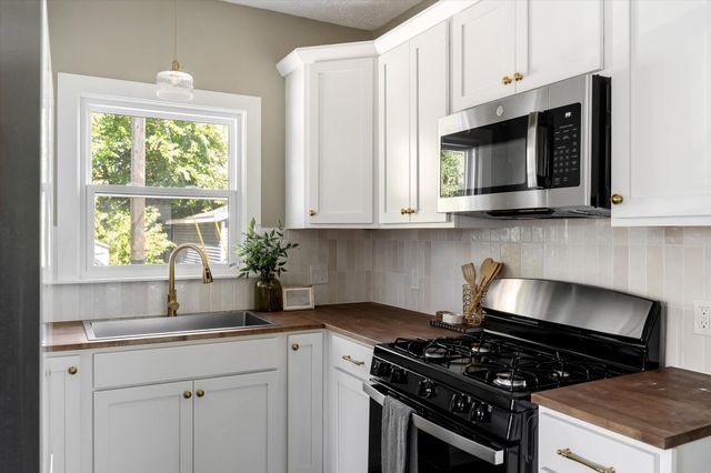 424 Van Raalte Avenue, Holland City, MI 49423