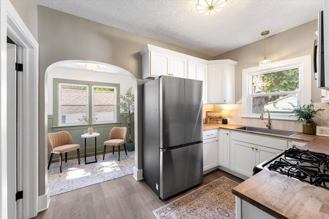 424 Van Raalte Avenue, Holland City, MI 49423