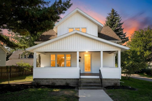 424 Van Raalte Avenue, Holland City, MI 49423