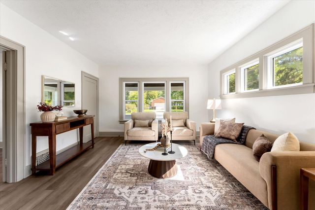 424 Van Raalte Avenue, Holland City, MI 49423