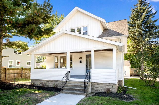 424 Van Raalte Avenue, Holland City, MI 49423