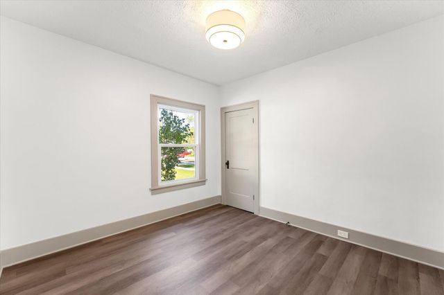 424 Van Raalte Avenue, Holland City, MI 49423