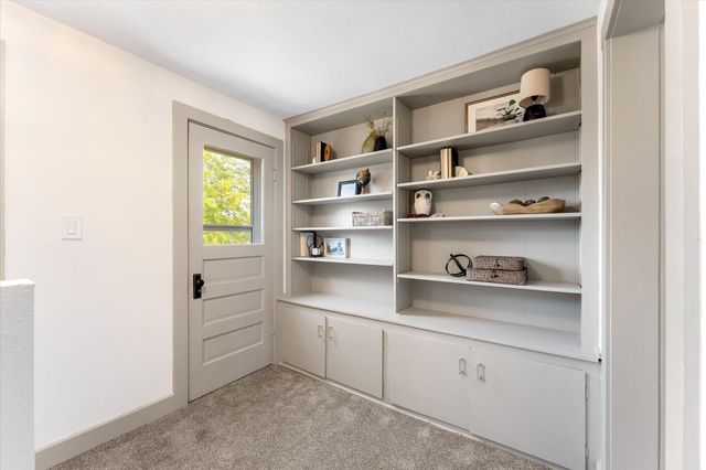 424 Van Raalte Avenue, Holland City, MI 49423