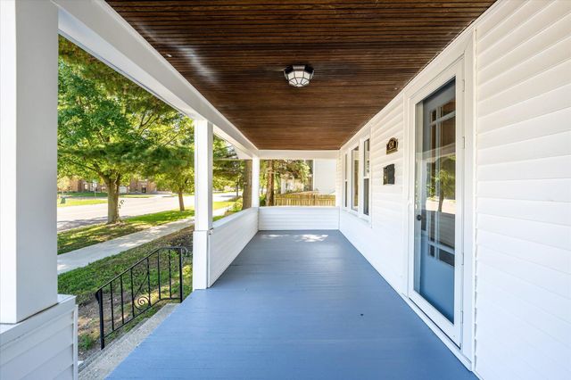 424 Van Raalte Avenue, Holland City, MI 49423