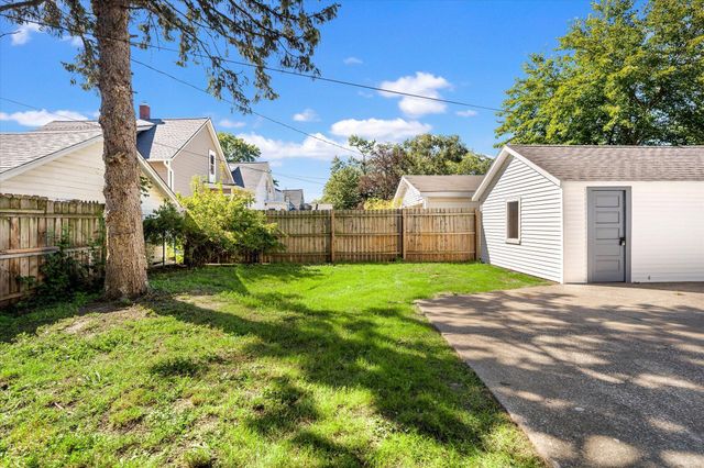 424 Van Raalte Avenue, Holland City, MI 49423