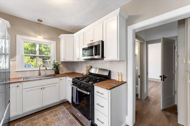 424 Van Raalte Avenue, Holland City, MI 49423