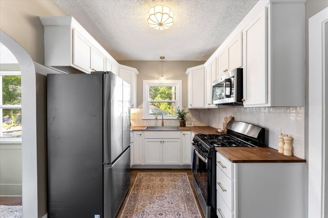 424 Van Raalte Avenue, Holland City, MI 49423
