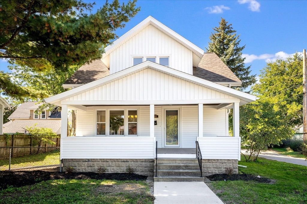 424 Van Raalte Avenue, Holland City, MI 49423