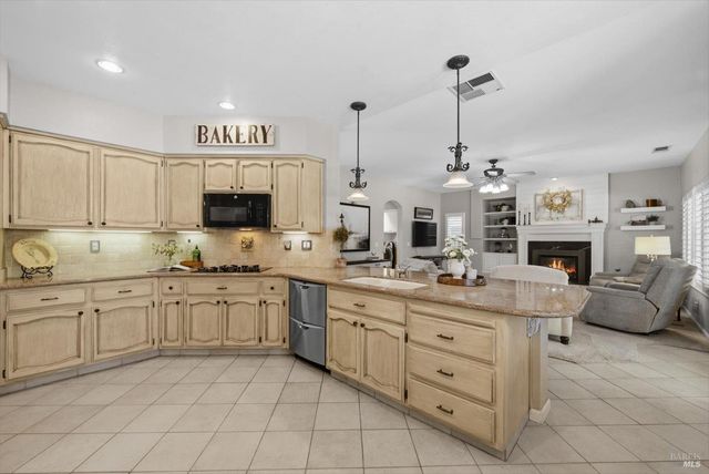 501 Canyon Oak Dr, Vacaville, CA 95688