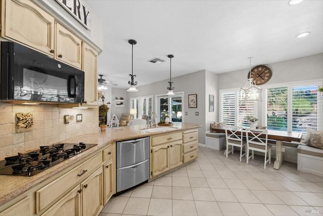 501 Canyon Oak Dr, Vacaville, CA 95688