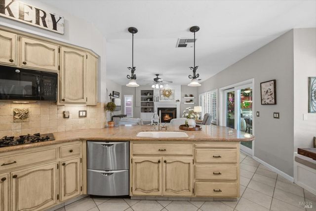 501 Canyon Oak Dr, Vacaville, CA 95688