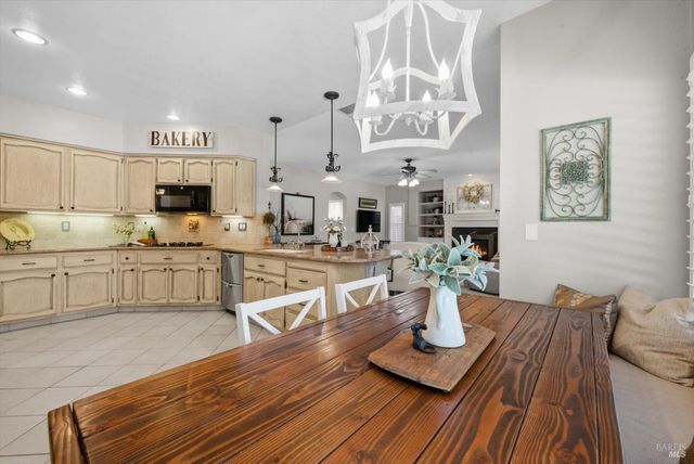 501 Canyon Oak Dr, Vacaville, CA 95688