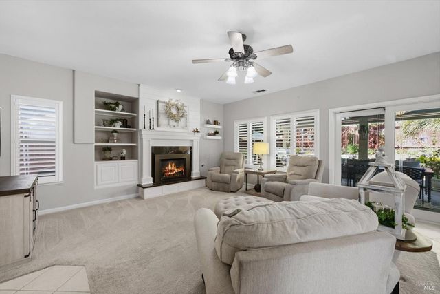 501 Canyon Oak Dr, Vacaville, CA 95688