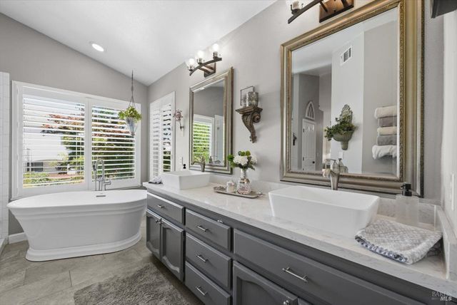 501 Canyon Oak Dr, Vacaville, CA 95688