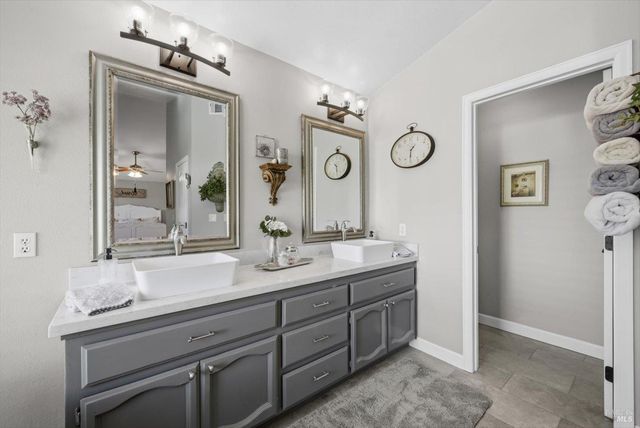 501 Canyon Oak Dr, Vacaville, CA 95688