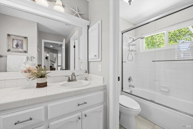 501 Canyon Oak Dr, Vacaville, CA 95688