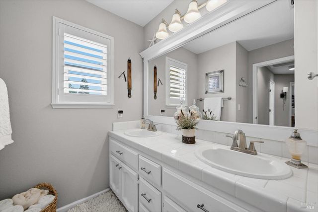 501 Canyon Oak Dr, Vacaville, CA 95688